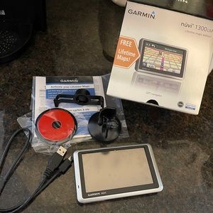 Garmin GPS  Nüvi 1300 4.3 touch screen